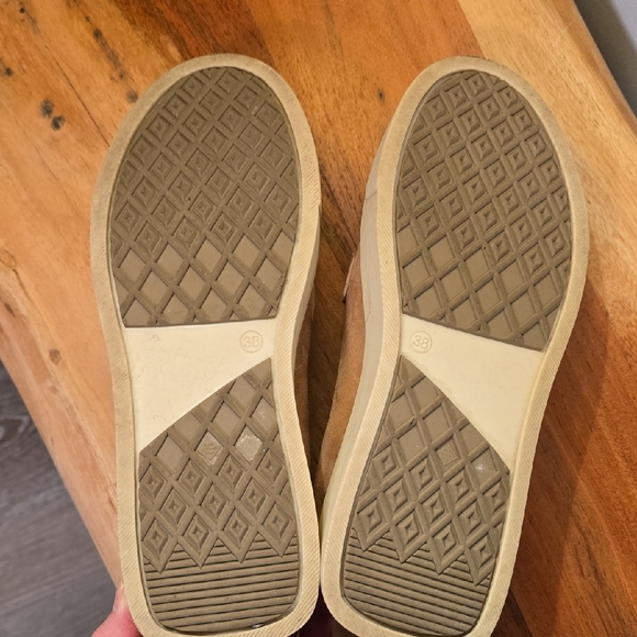 Softwaves Tan Suede Loafers with Cream Accents Size 7.5 - Picture 8 of 16